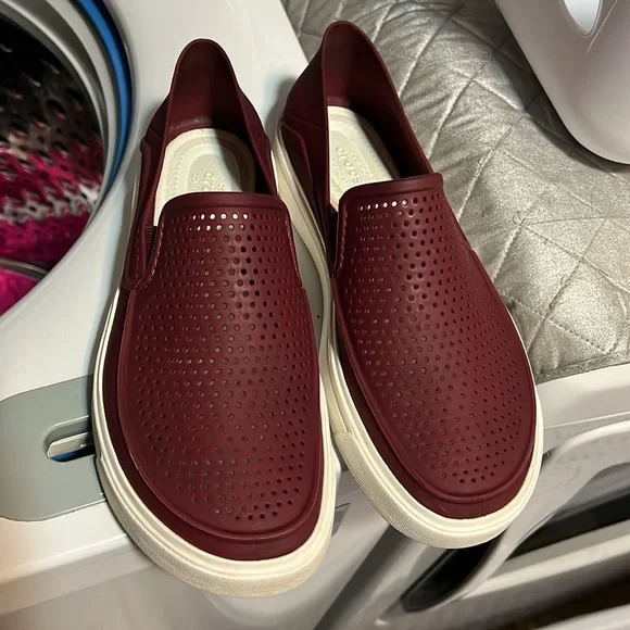 Crocs Slip ons - Picture 2 of 5